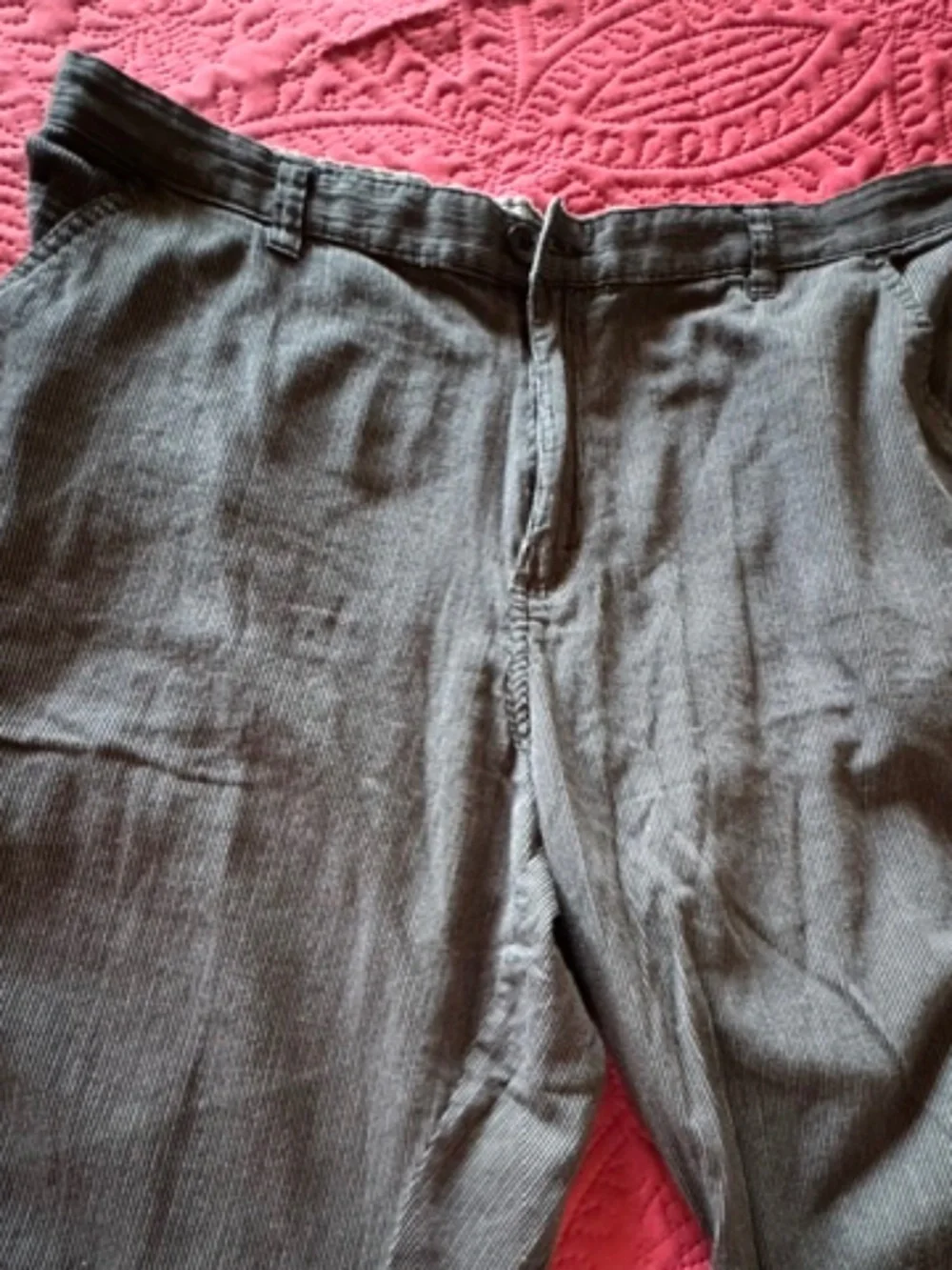 Sub Culture black and white pin stripe shorts size 40 great cond
